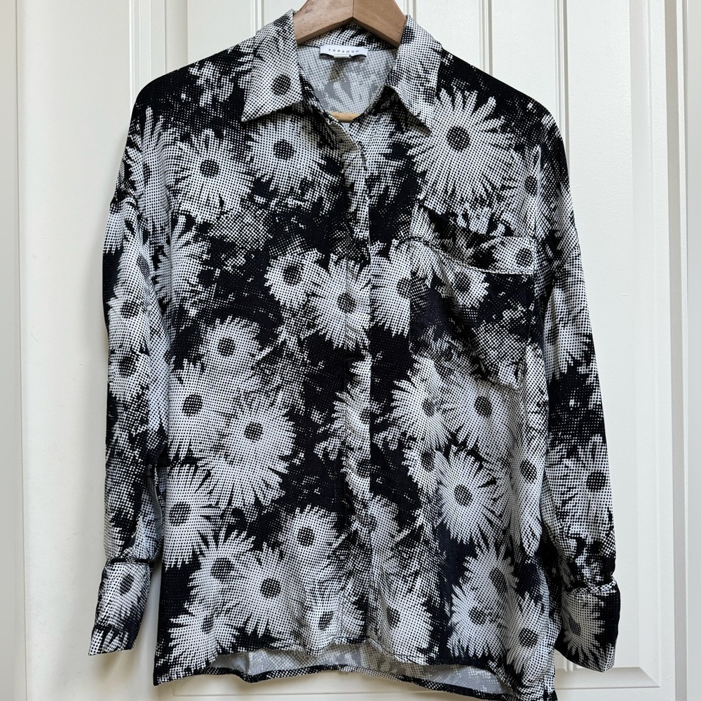Topshop Oversized Black & White Floral “Photograph” Button Up Blouse. Size 4